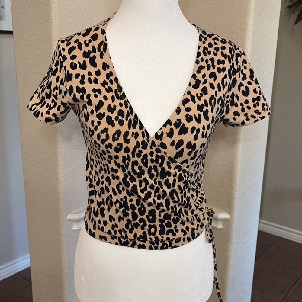 Forever 21 tan cheetah animal print wrap crop top Size S - Picture 1 of 17